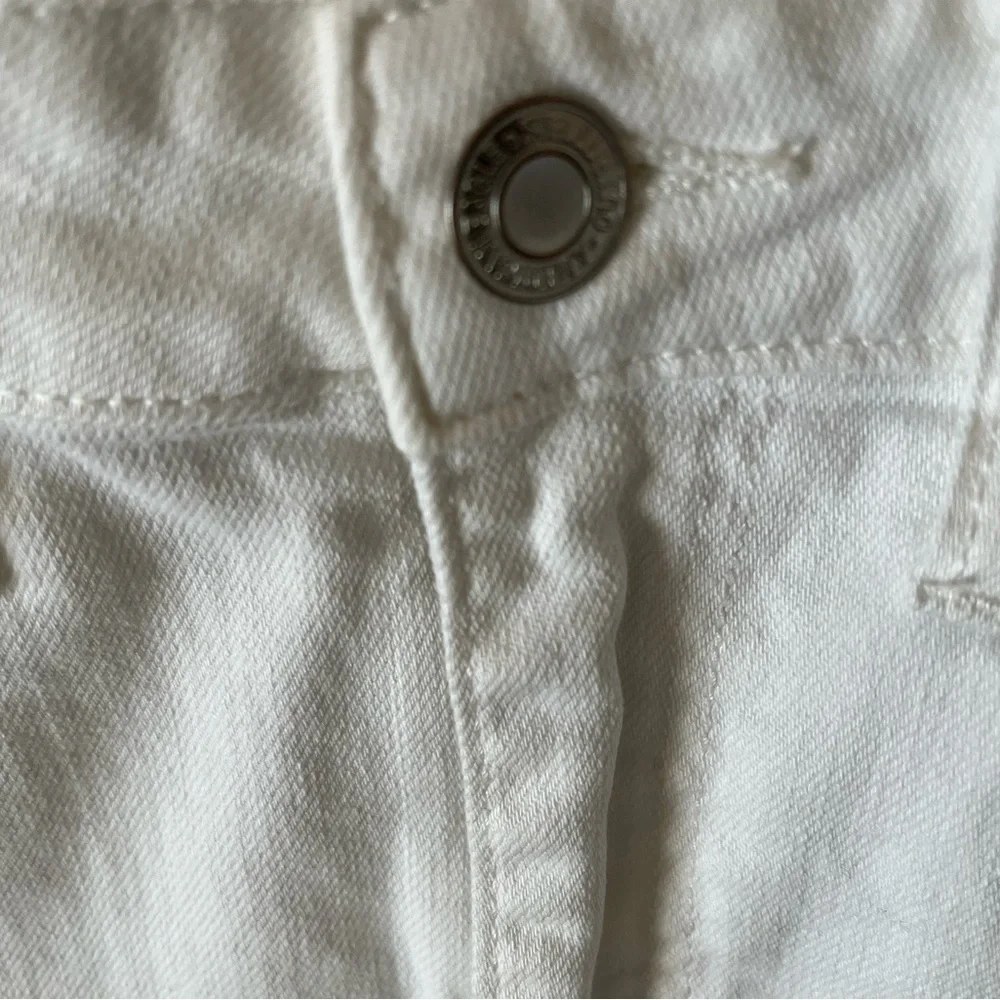 American Eagle Women's Distressed Stretch Raw Hem Denim Mini Skirt White Size 6